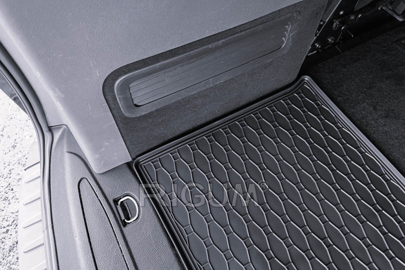 Covoraș de cauciuc Rigum pentru Ford Tourneo Custom 8/9 locuri, ampatament scurt (2018 +) cu încălzire
