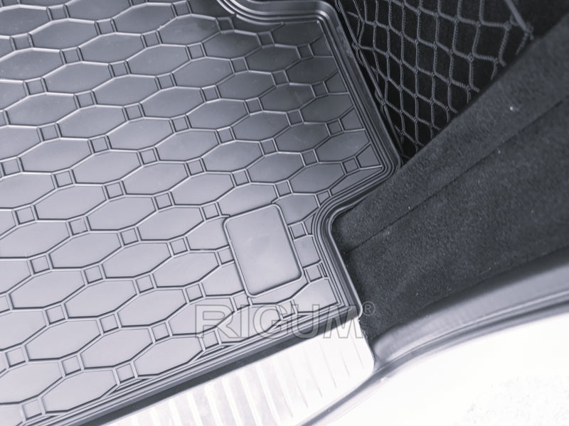 Covoraș din cauciuc Rigum pentru Mercedes E-Class W212 estate (2009+)