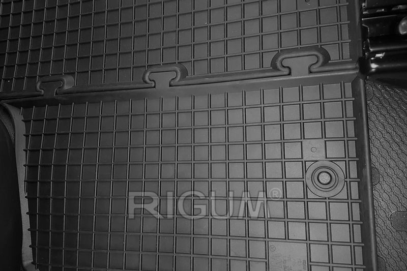 Гумени стелки Rigum за Nissan NV300 (2014+), 3 места, 3 части, черни