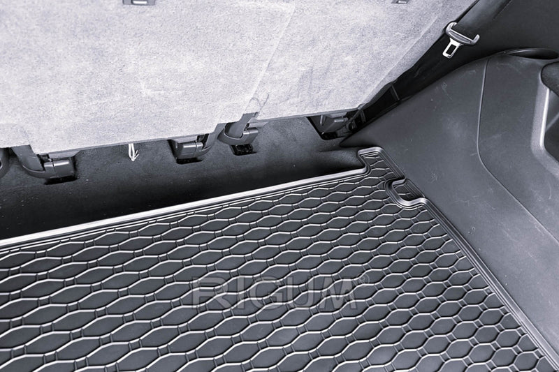 Covoraș de portbagaj din cauciuc Rigum pentru Citroen C4 Grand Picasso (2006+) și Peugeot 5008 (2010+)