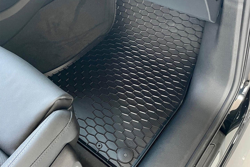 Гумени стелки Gumarny Zubri за Audi Q5 Hybrid (2017+), 4 части, черни