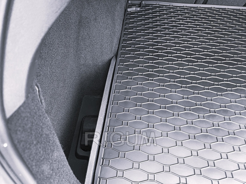 Covoraș de cauciuc Rigum pentru Seat Leon ST (2014-2020) poziție superioară sau inferioară