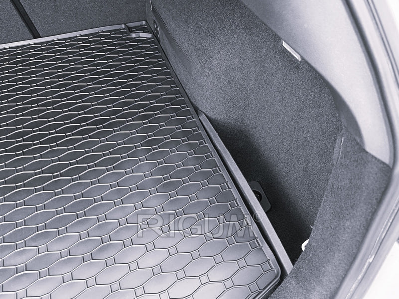 Covoraș de cauciuc Rigum pentru Seat Leon ST (2014-2020) poziție superioară sau inferioară